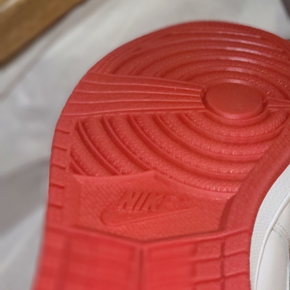 Jordan 1 High - Picture 6 of 7